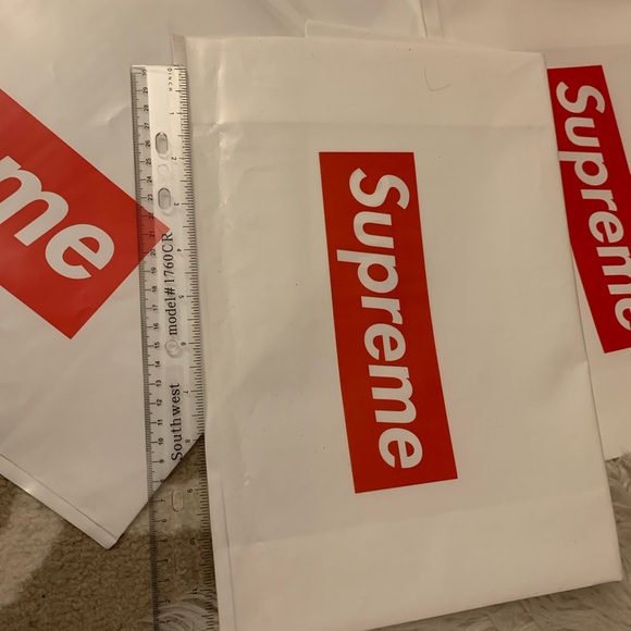 x1 large x2 medium size Supreme Bag - Picture 2 of 3